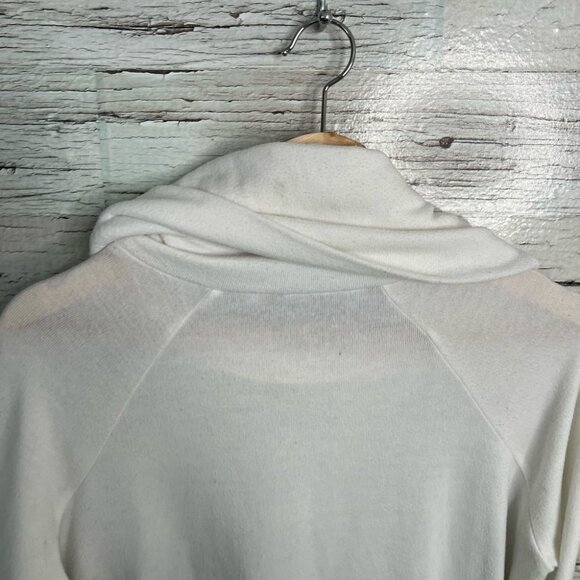 Cupcakes and cashmere medium turtleneck sweater white - Picture 7 of 9